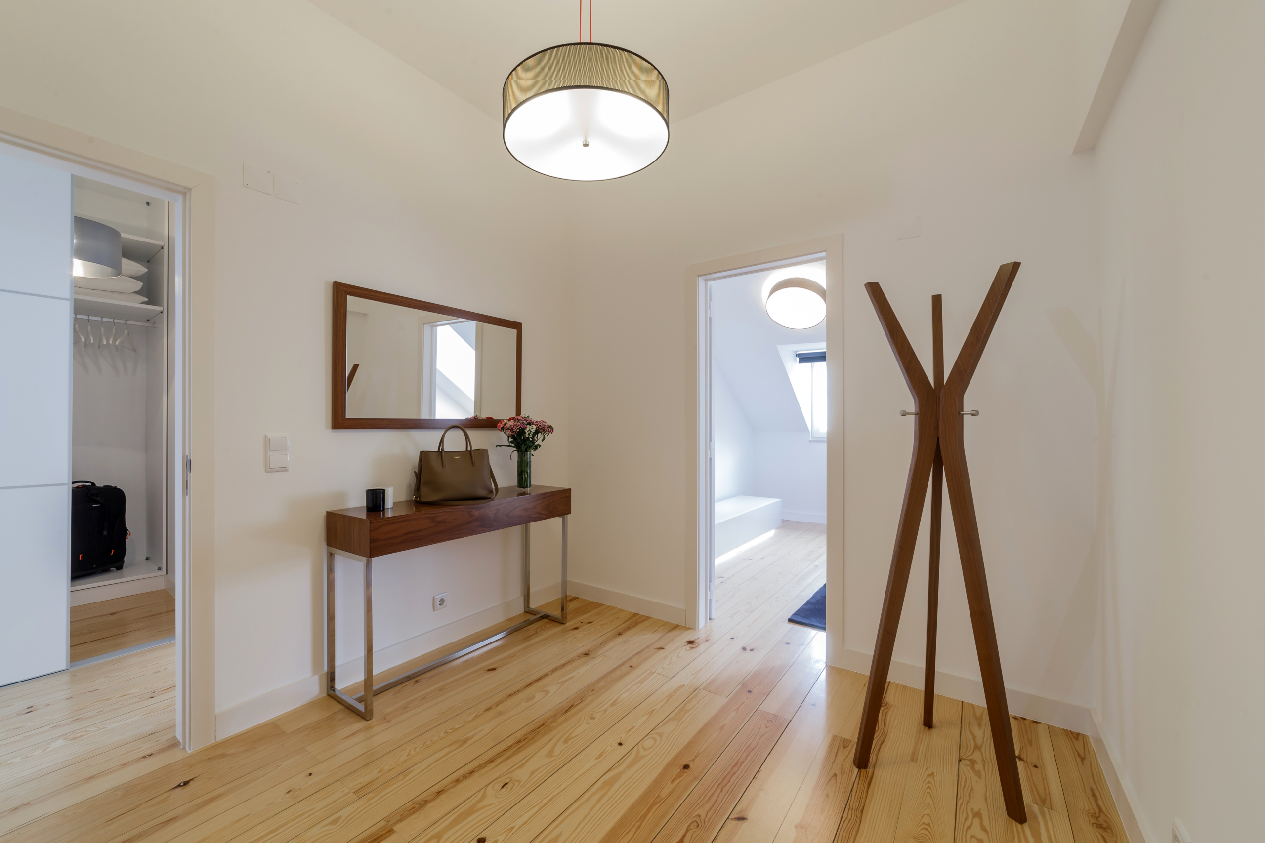 Modern apartment with white walls and light wooden floor ملک آب نما